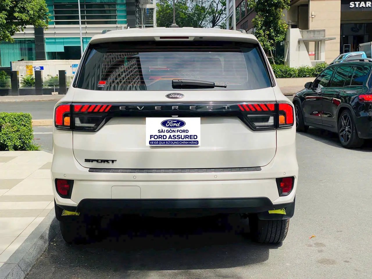 everest sport 20l at 4x2 danh gia uu diem va thong so ky thuat chi tiet 67aec5f83c7a6 EVEREST SPORT 2.0L AT 4x2 Qua Sử Dụng Siêu Lướt - Đánh giá, ưu điểm và thông số kỹ thuật chi tiết